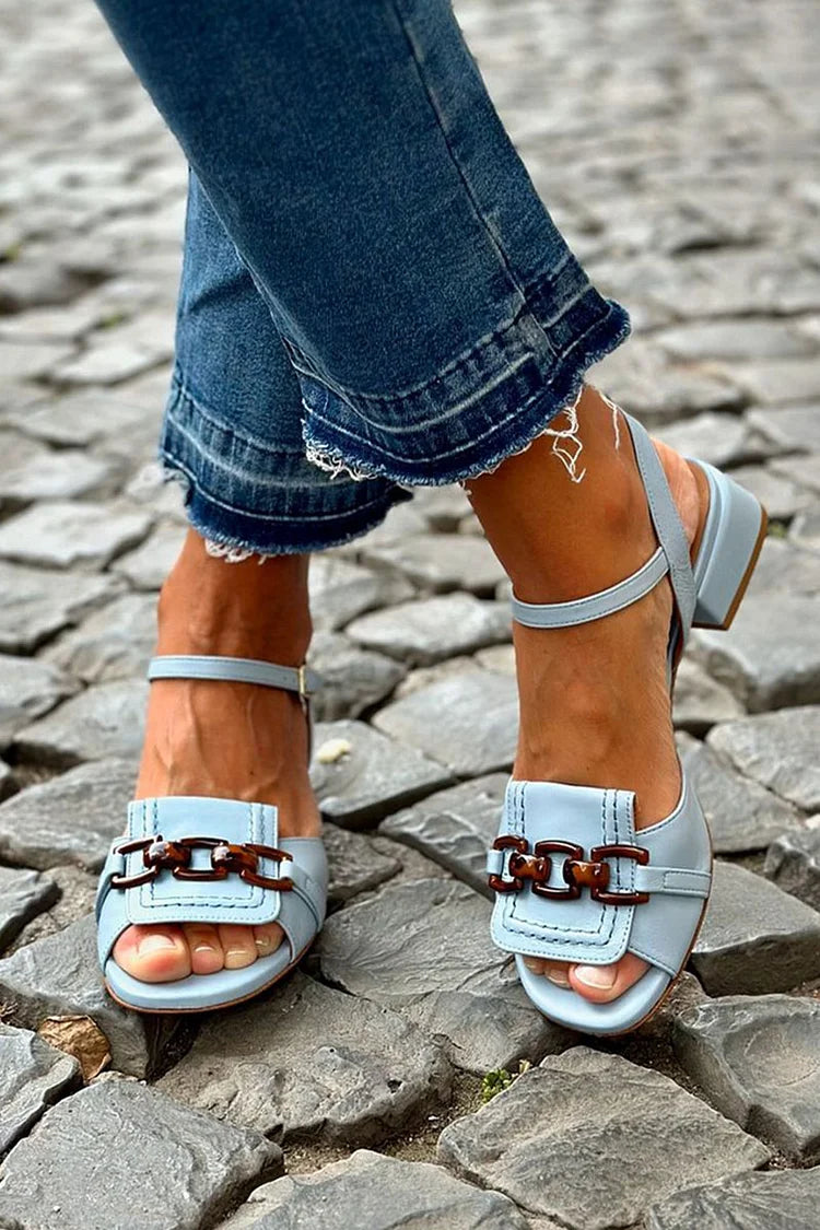 Sandalias bajos azules con detalle de puntada