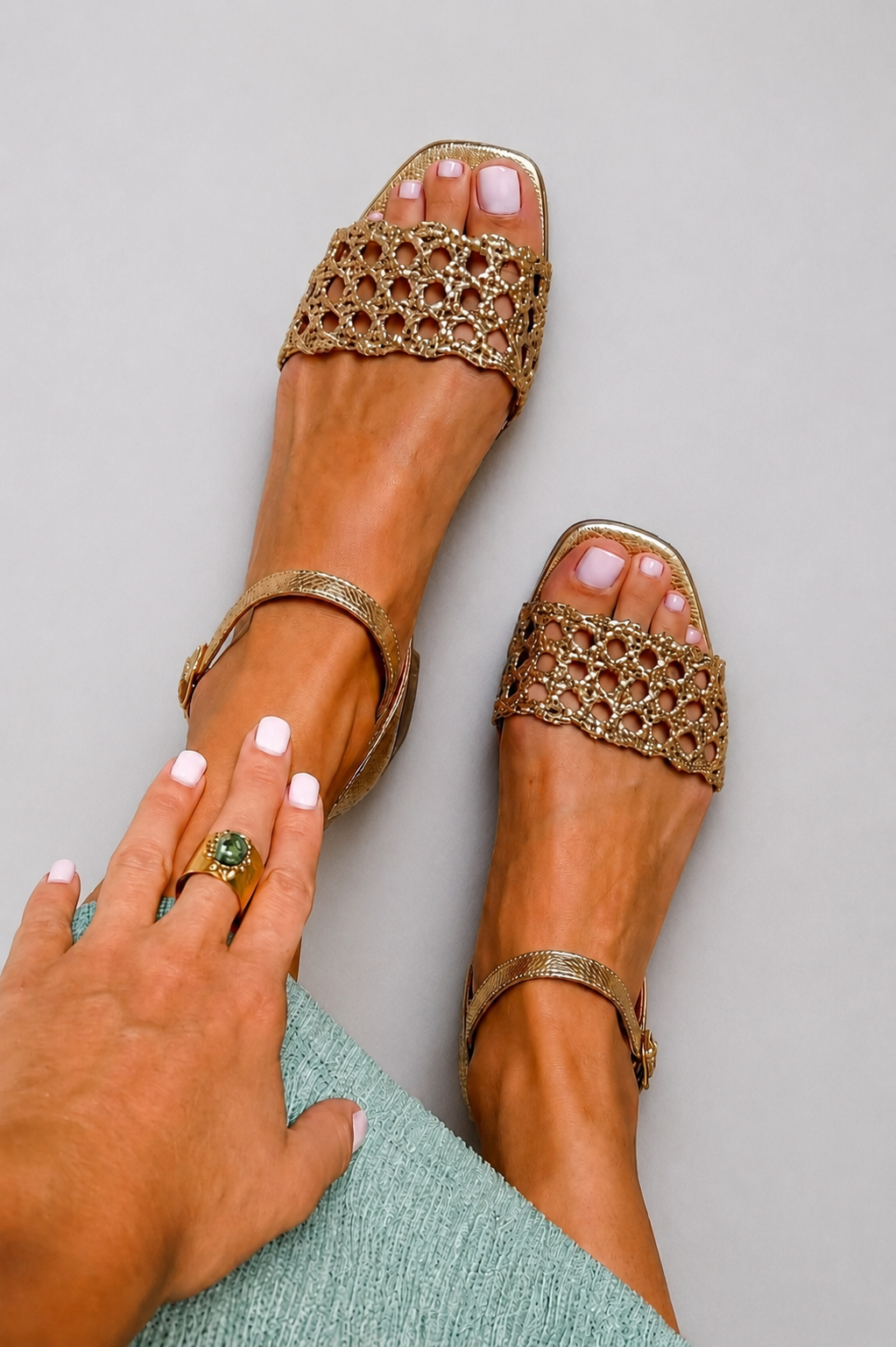 Sandalias planas con punta cuadrada