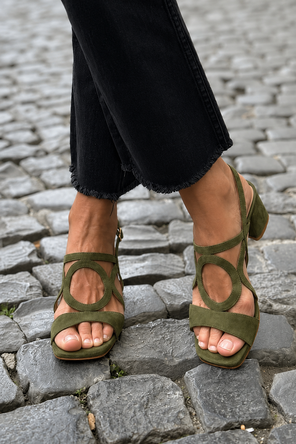 Sandalias con punta cuadrada y corte redondo