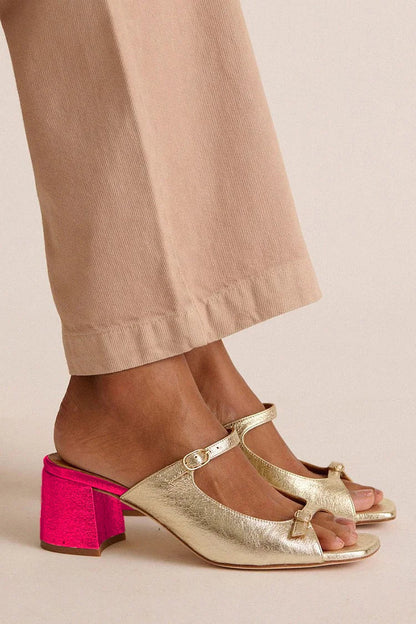 Tacones gruesos con tira trasera y puntera en bloques