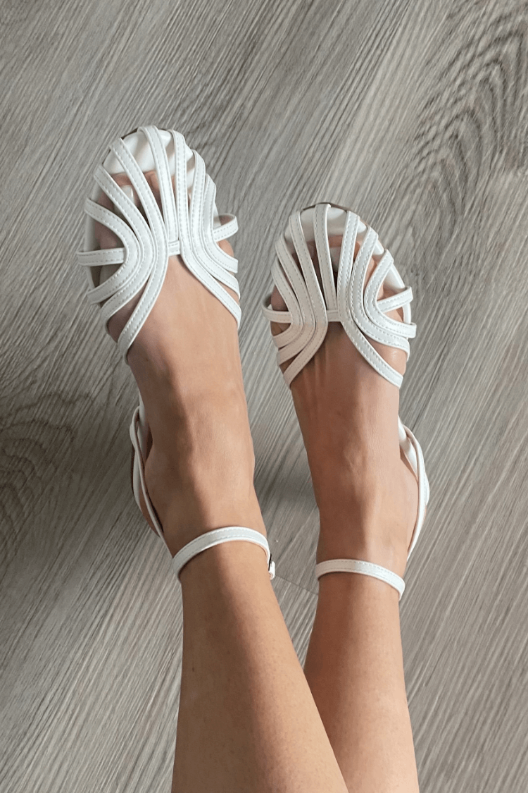Sandalias con tira  y punta redonda