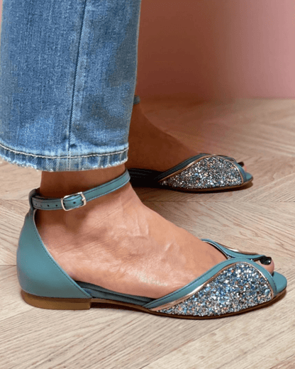SANDALE BASSE AVEC DÉTAILS ÉCLATANTS