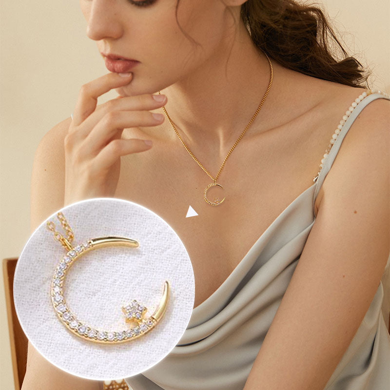Collar brillante con luna y estrellas
