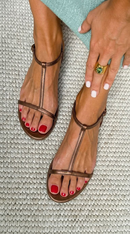 Sandalias  Planas Metálicas con Tiras en T