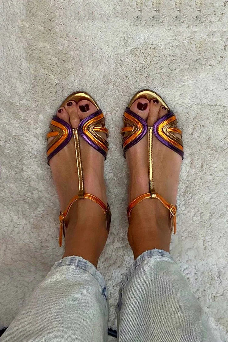 Sandalias doradas con hebilla y tira  multicolor