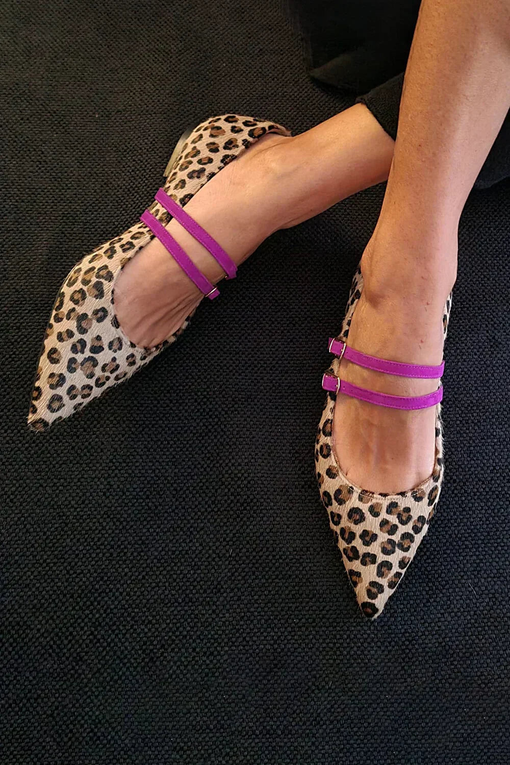 ESCARPINS LEOPARD AVEC DOUBLE BRACELET