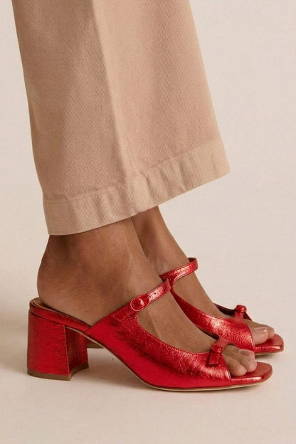 Tacones gruesos con tira trasera y puntera en bloques