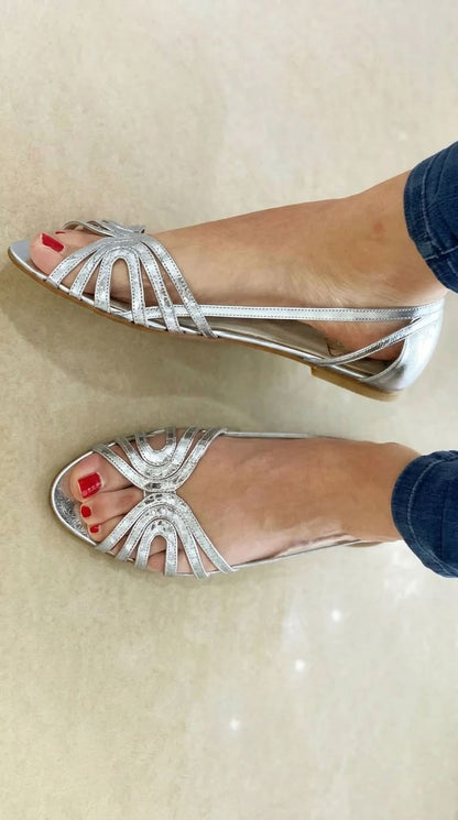 Sandalias con punta abierta y  brillo metálico