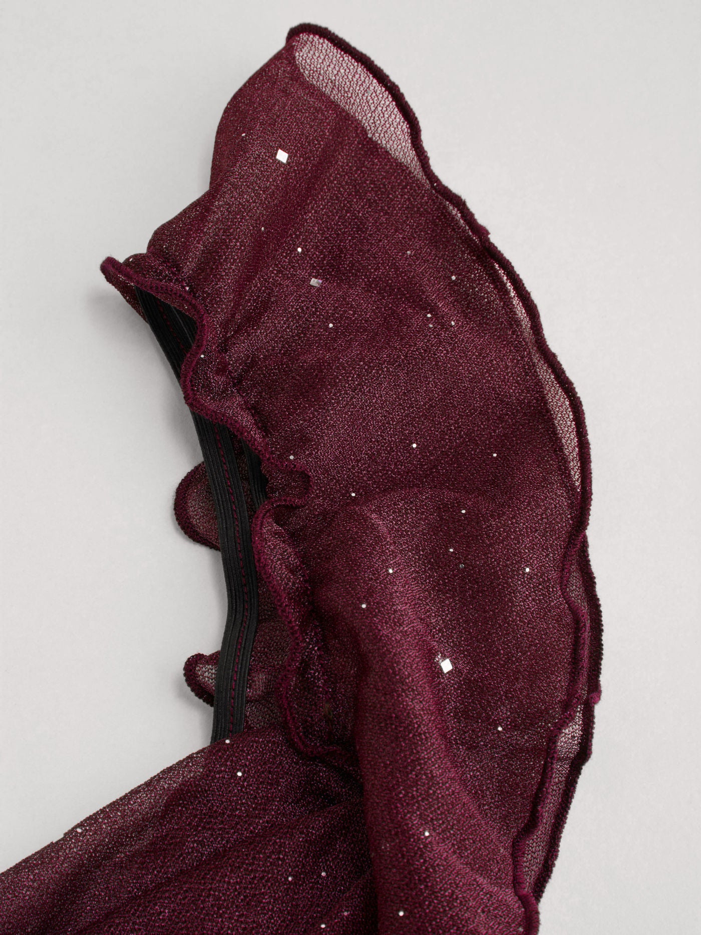 Vestido largo con cuello vuelto y volantes